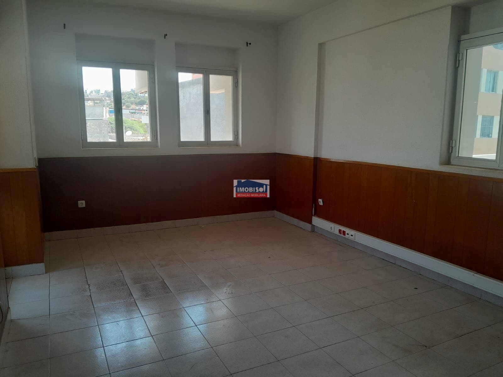 Espace commercial à louer à Praia, Santiago — foto 2