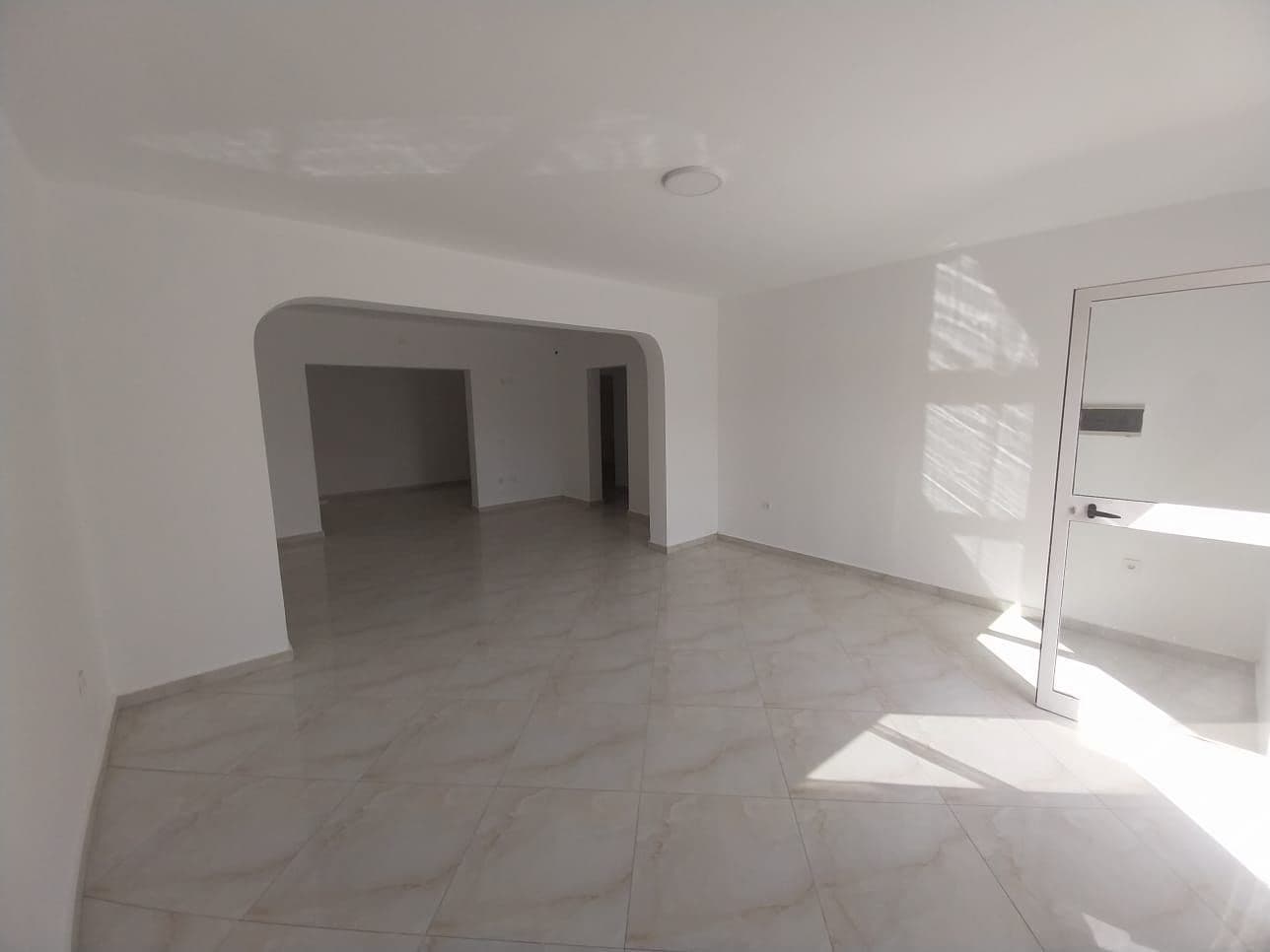 Espace commercial à louer à Praia, Santiago — foto 4