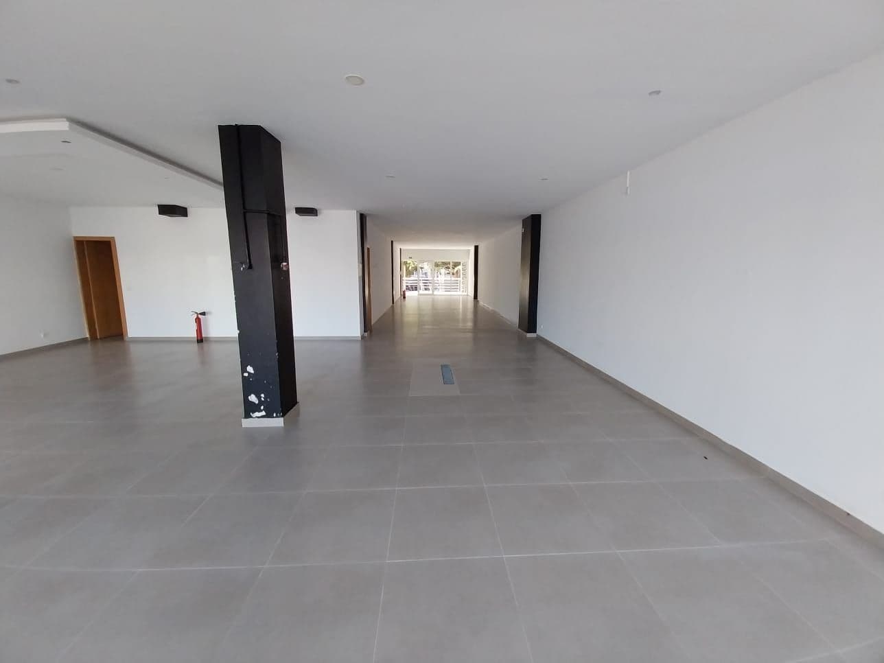Commercial space for rent in Praia, Santiago — foto 2
