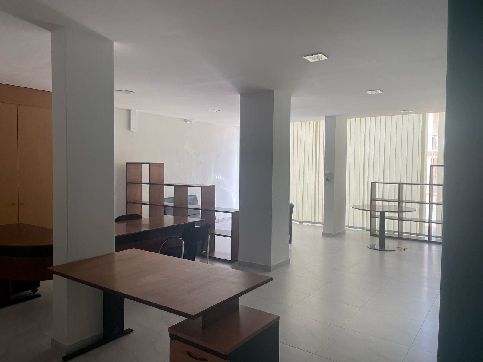 Commercial space for rent in Praia, Santiago — foto principal