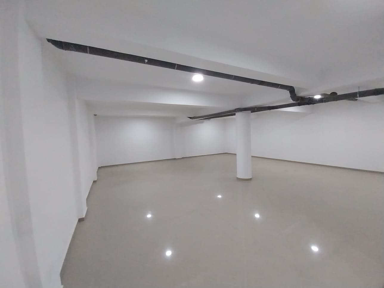 Garage for rent in Praia, Santiago
