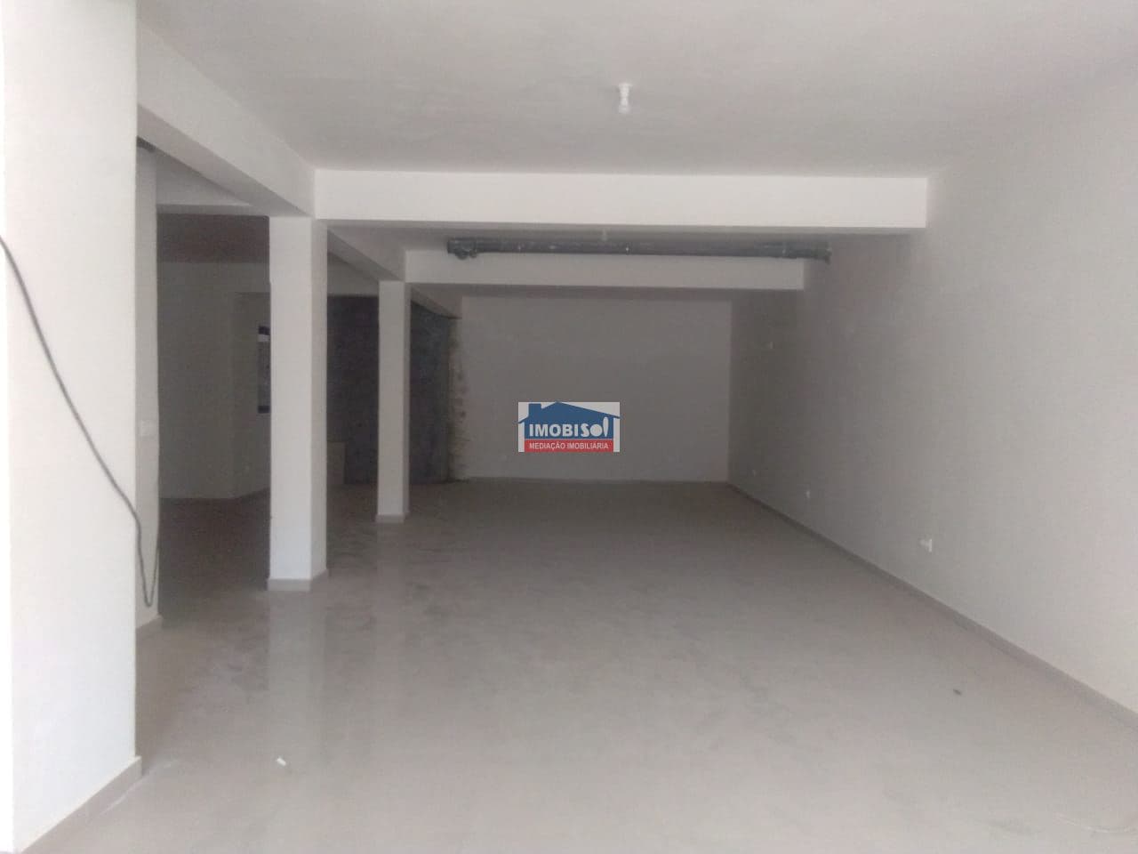 Commercial space for rent in Praia, Santiago — foto principal