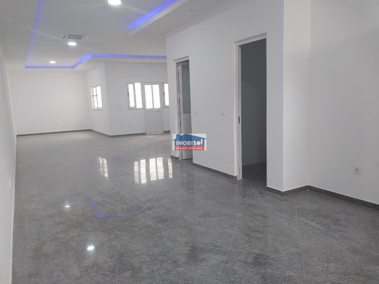 Espace commercial à louer à Praia, Santiago — foto 2